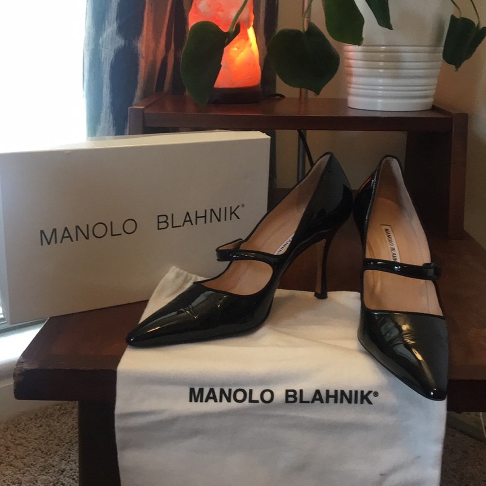 Manolo Blahnik MaryJanes Black Patent leather,sz40